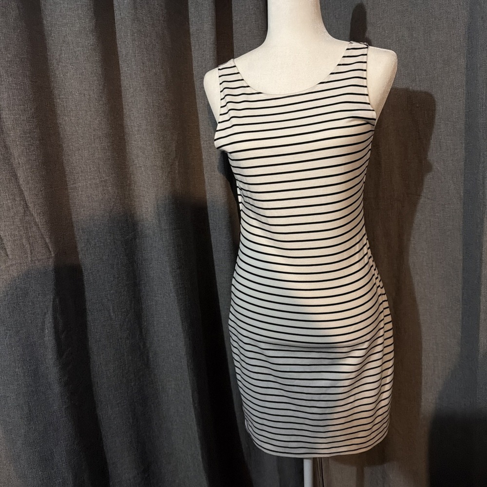 Jack by BB Dakota Striped Bodycon Dress White Black Open Back JI208729 Small